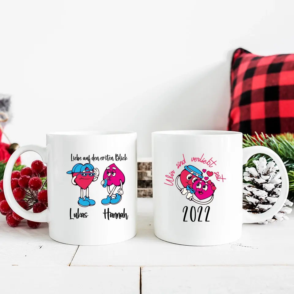 Personalisierte Valentinstags-Tasse mit lustiger Herzfigur für Liebespaare: Liebe auf den ersten Blick - printpod.de