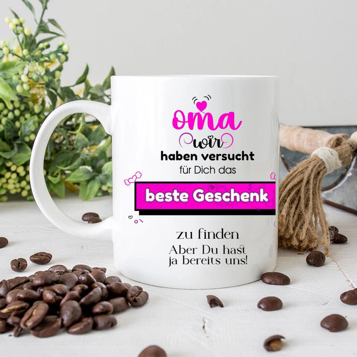 Oma wir haben versucht für Dichdas beste Geschenk zu finden. Aber Du hast ja bereits uns!-Spruch Tasse - printpod.de