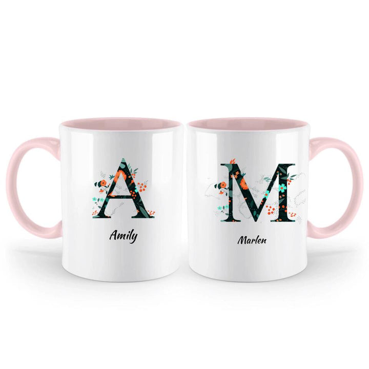 Name Letter Mug - Blumenmuster flachen floralen Hintergrund schwarz und orange - printpod.de