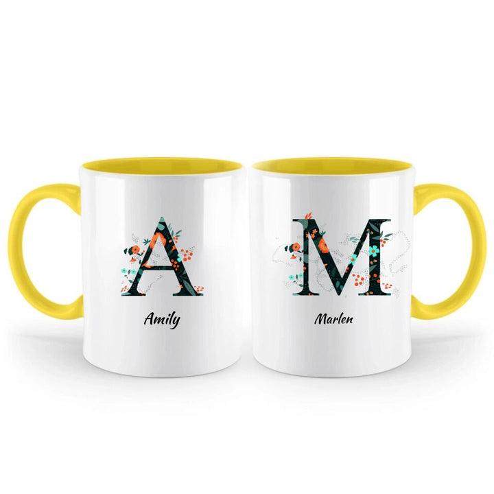 Name Letter Mug - Blumenmuster flachen floralen Hintergrund schwarz und orange - printpod.de