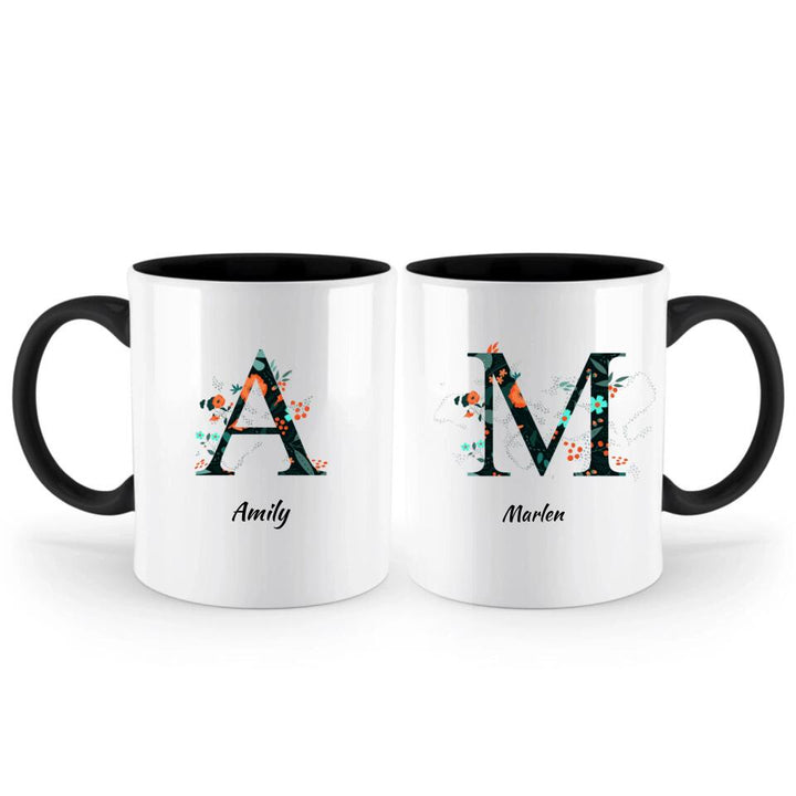 Name Letter Mug - Blumenmuster flachen floralen Hintergrund schwarz und orange - printpod.de